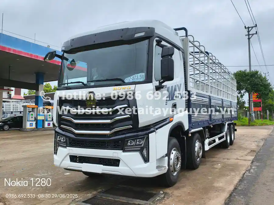 xe max 350 4 chân màu trắng